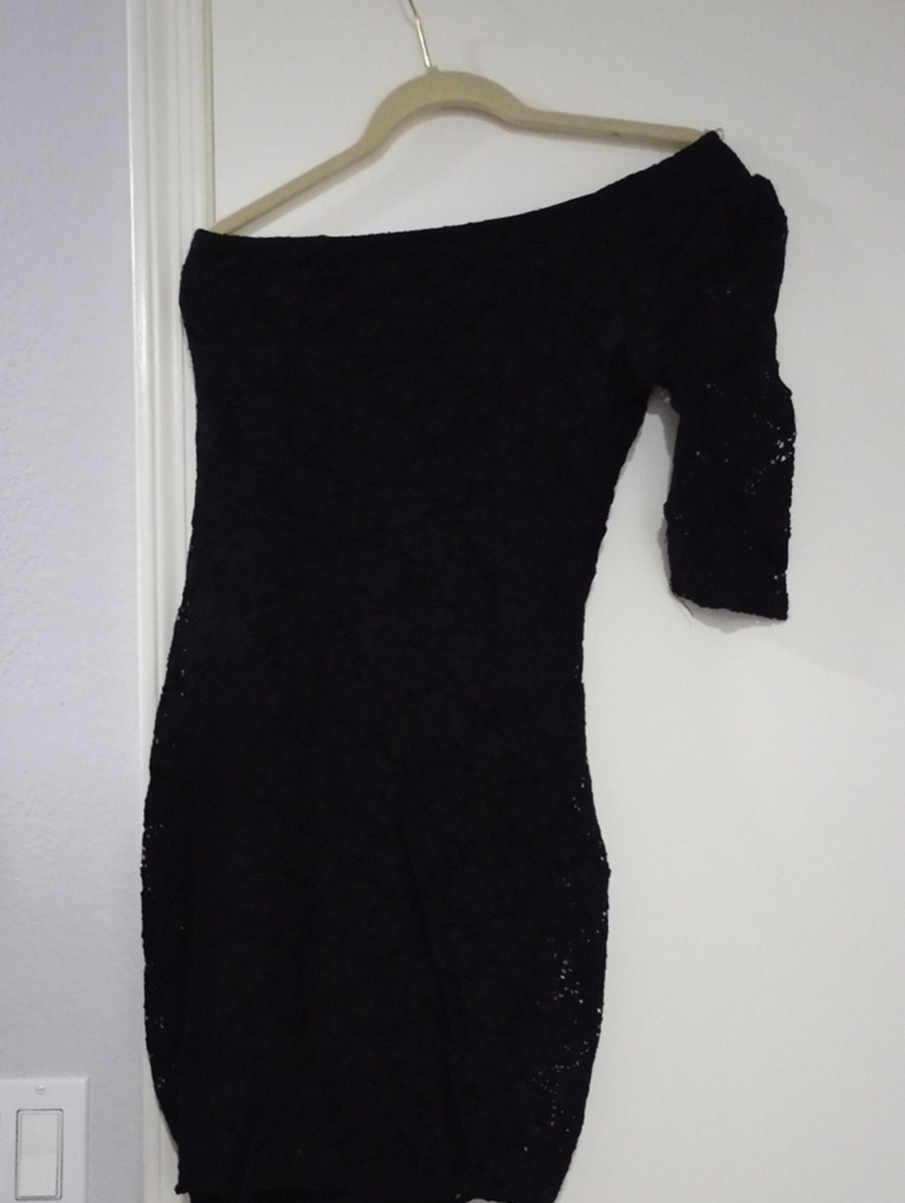 Ali & Kris Black One-Shoulder Lace Bodycon Dress